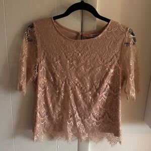 Chic Lace Blouse in Soft Pink